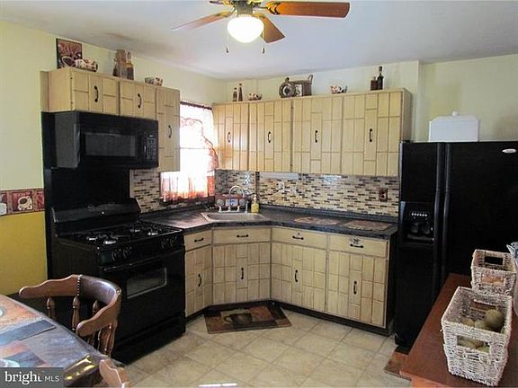 2nd image of 2830 Earl Ave