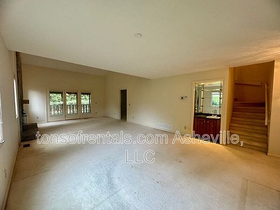 4th image of 705 N Wild Oak Ln