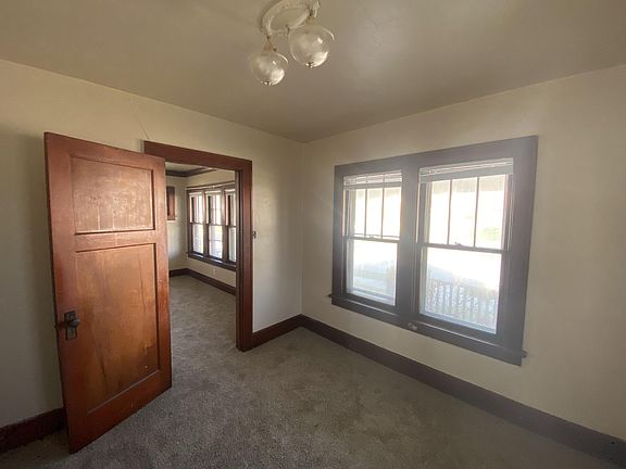 3rd image of 511 Montana Ave