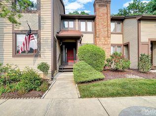 3 Chelsea Ct, Parlin, NJ 08859