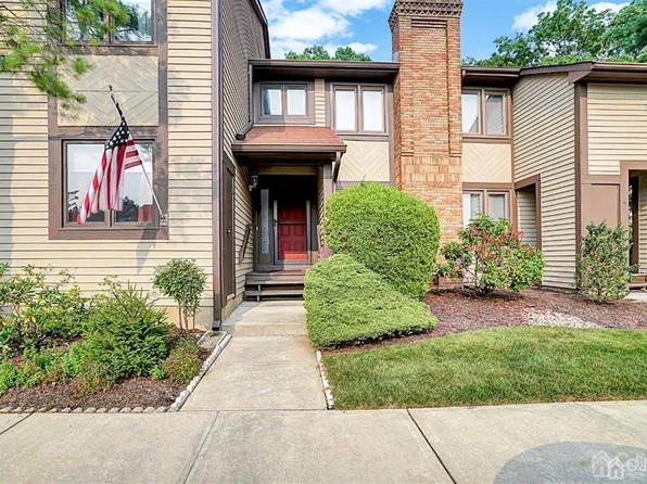 3 Chelsea Ct, Parlin, NJ 08859