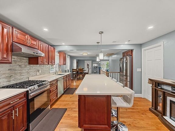 2nd image of 33 Prince St