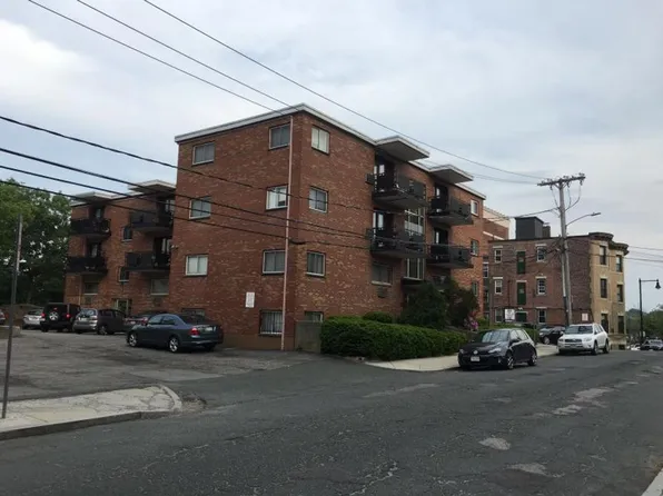 15 Euston Rd APT 4L, Brighton, MA 02135