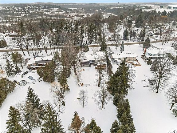 3rd image of 195 Riverbank Dr