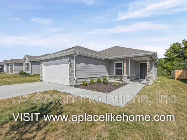 19427 Lincoln St, Spring Hill, KS 66083