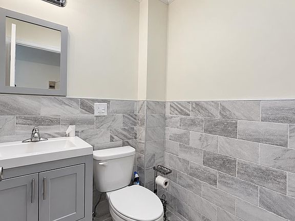 4th image of 878-880 Broadway #4