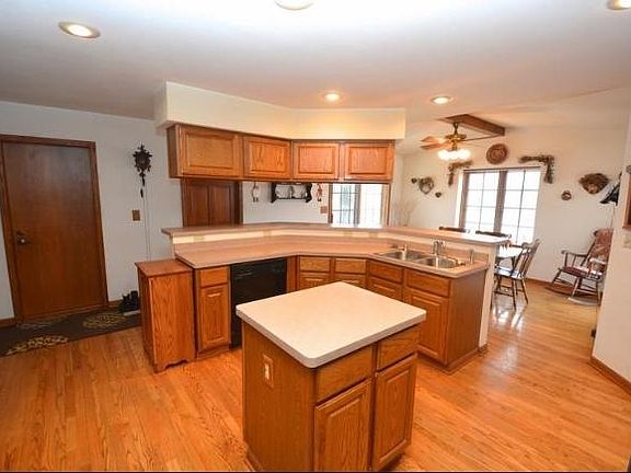 2nd image of S25W30302 Jenna Ln