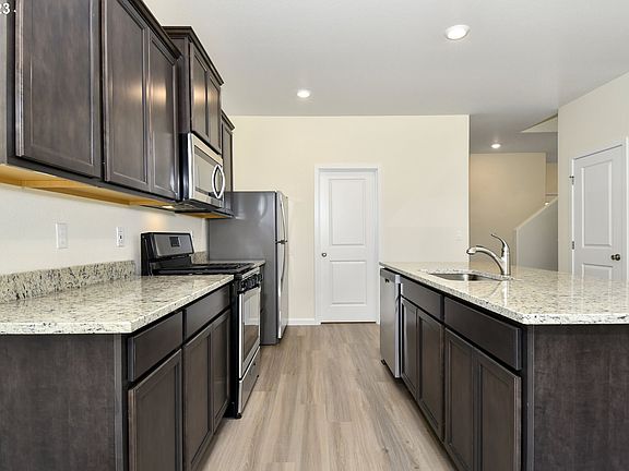 4th image of 3314 NE 120th Cir
