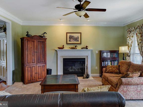 2nd image of 413 Lindsay Ct