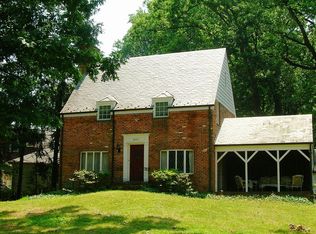 6000 Wilson Ln, Bethesda, MD 20817