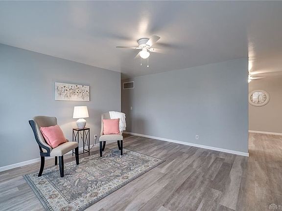 5th image of 707 W Lake Ave