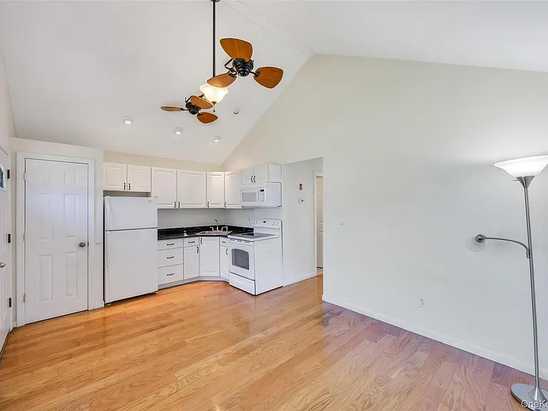 22 Maplewood Ave — Photo 19