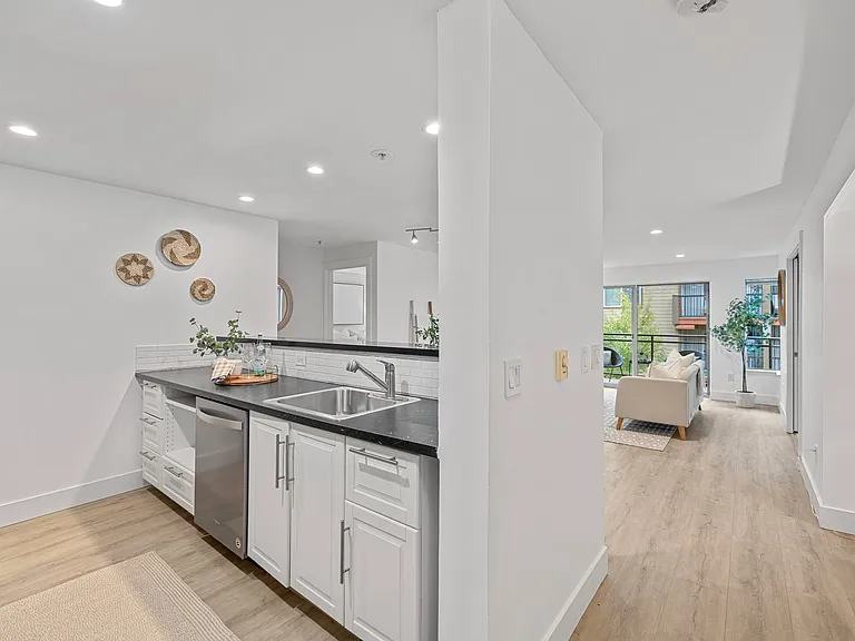 1550 Eastlake Ave E #404 — Photo 9