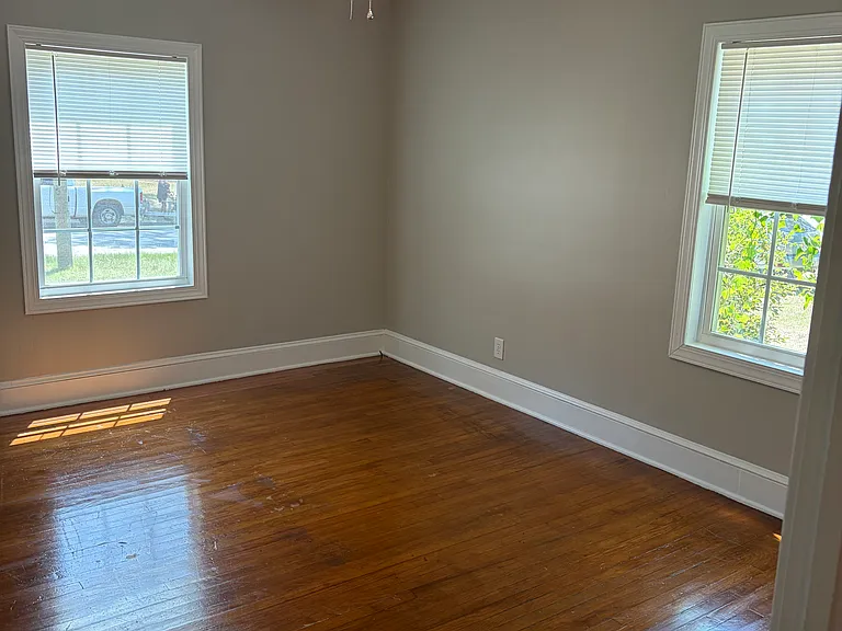 205 N Thompson St — Photo 10
