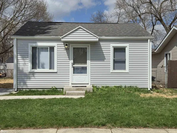 2205 E Whittemore Ave, Burton, MI 48529