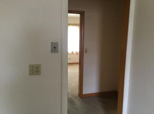 1422 Willow Rd, Newton, KS 67114