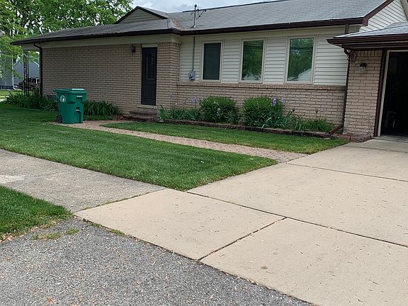 2nd image of 28885 Balmoral St