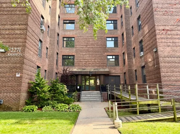 2271 Knapp Street image 1 of 9