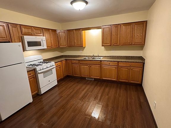 2nd image of 607 N 2nd St APT 8