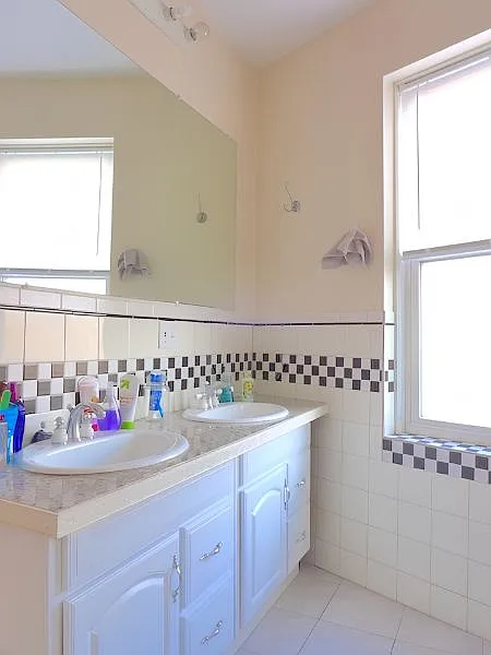 4 bed, 9999 sqft, $1,000 — Photo 4