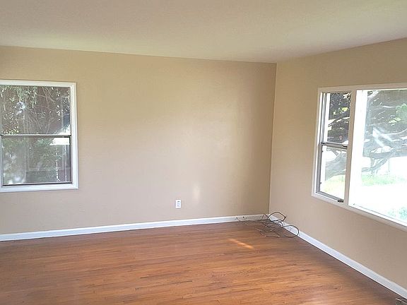 4th image of 161 San Benito St