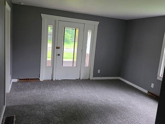3rd image of 1023 Warren Rd #B