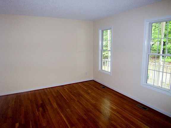 3rd image of 17618 Thornwood Ln