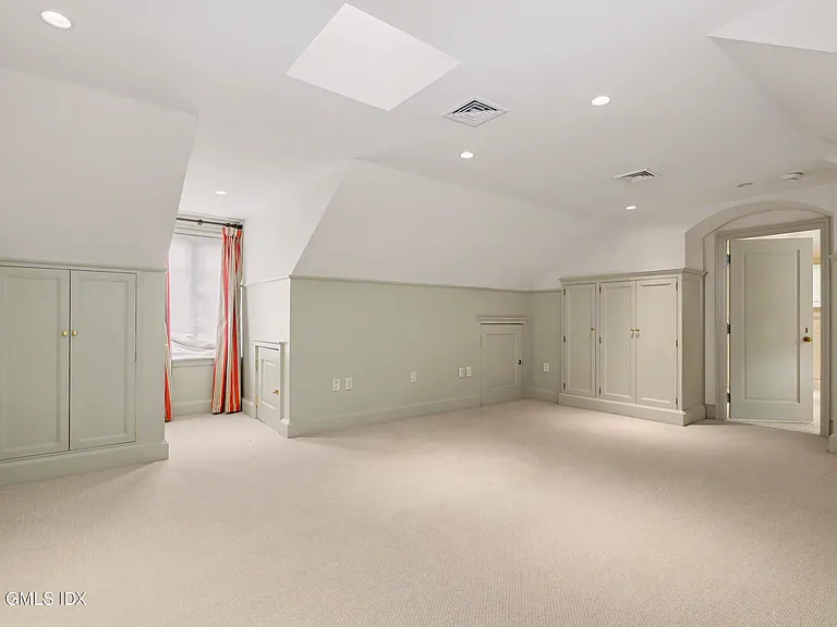 183 E Putnam Ave #CARRIAGE HOUSE — Photo 20