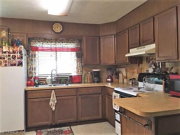 3rd image of 5824 Adams Ave