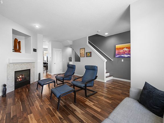 4th image of 826 NW Council Dr