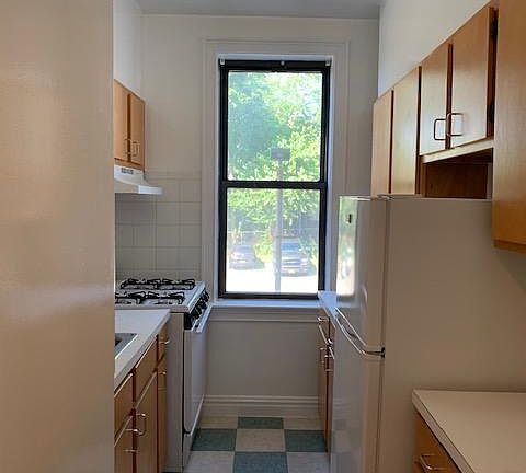 5th image of 360 E 234th St APT 2B