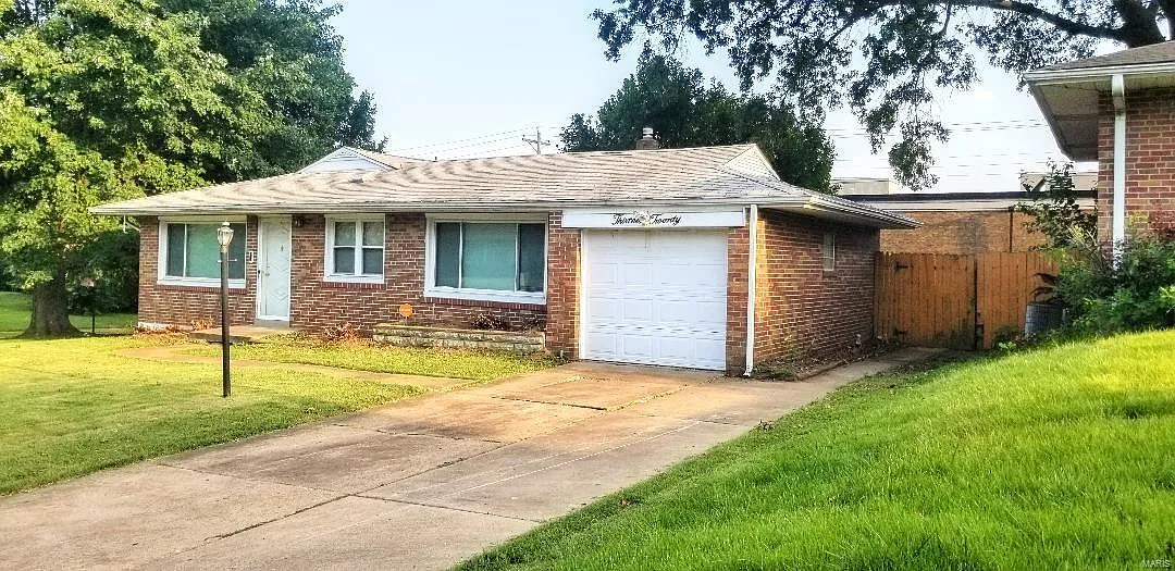 1320 Northumberland Dr photo 1