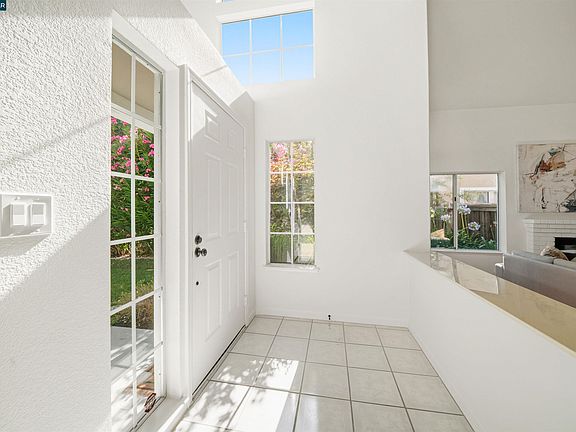 4th image of 209 Walnut Creek Ct