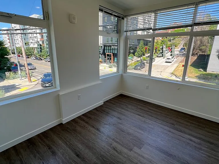 4801 Fauntleroy Apartments — Photo 46