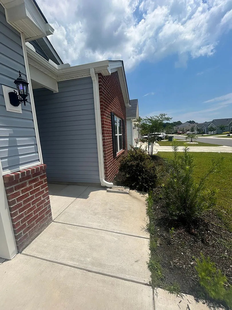 198 Hampton Park Circle — Photo 2
