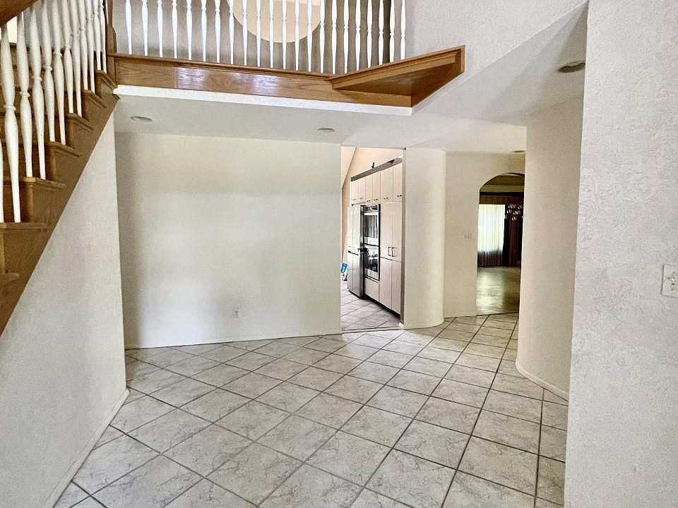 1st image of 11 Seville Ln