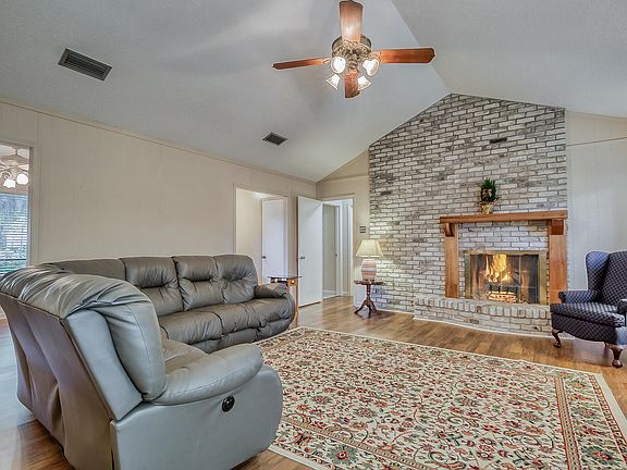 2nd image of 4446 Honeytree Ln E