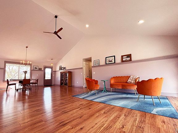 2nd image of 3326 Moffat Ave