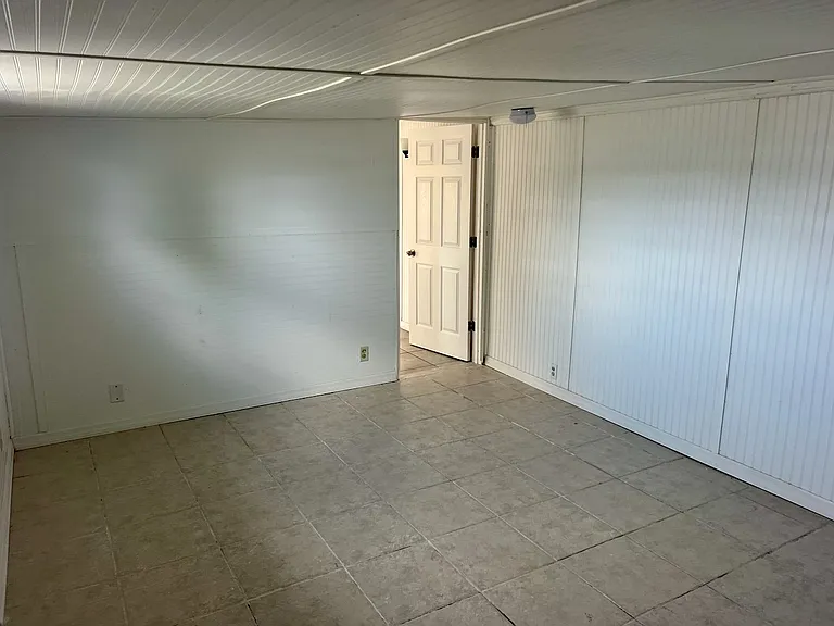 1219 W Hall St — Photo 17