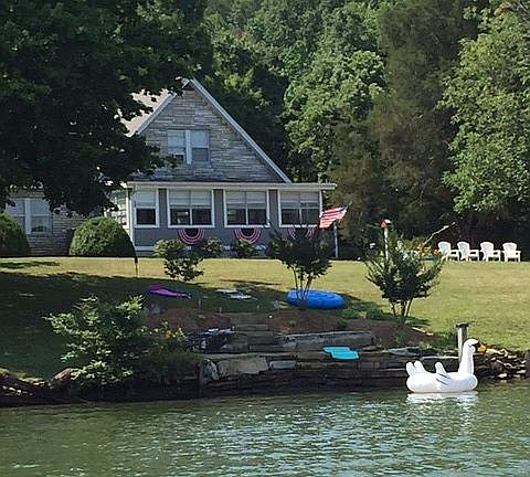 3rd image of 2342 Lakeside Dr