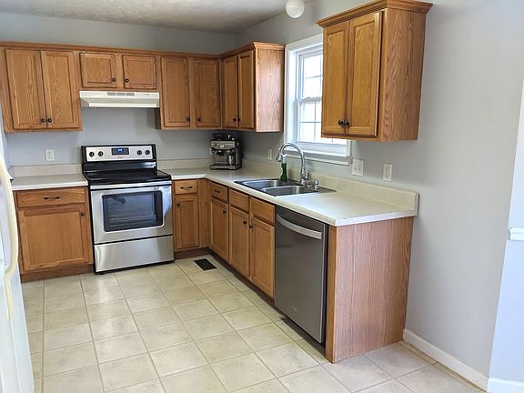 5th image of 2114 Eastview Dr