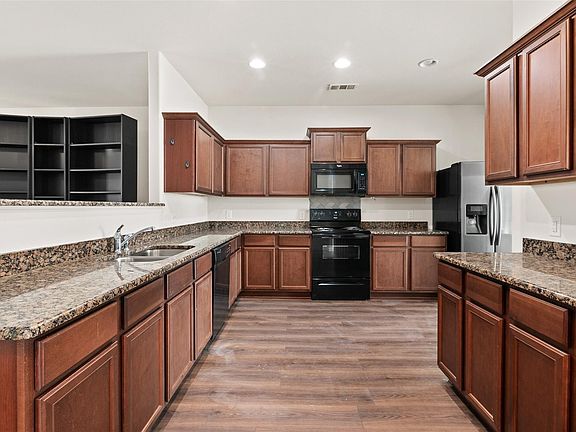 4th image of 2120 Mulberry Dr