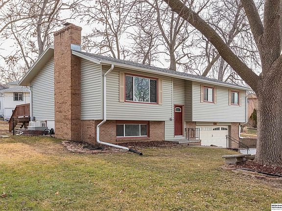 3rd image of 10511 Grand Ave