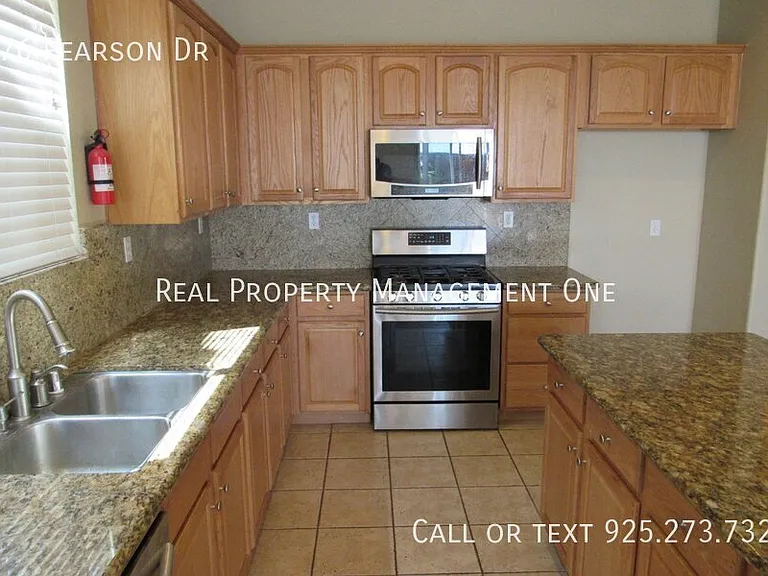 576 Pearson Dr — Photo 10