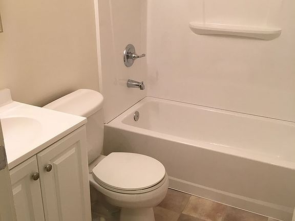 4th image of 107 Skyview Dr APT 6