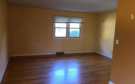 3rd image of 4704 Burningtree Dr
