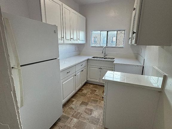 5th image of 2630 W Jefferson Blvd #1