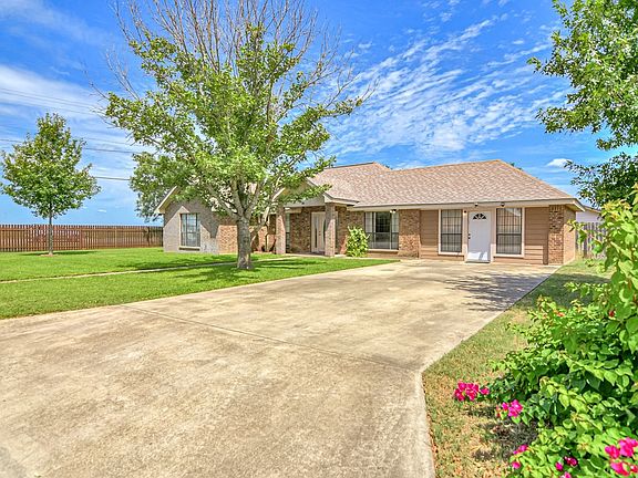 2nd image of 100 S Bluebonnet Dr