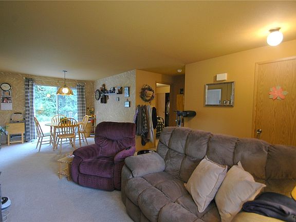 4th image of 3027 Saint James Ct NW