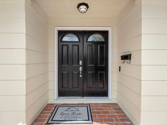 3rd image of 743 Ventura Dr